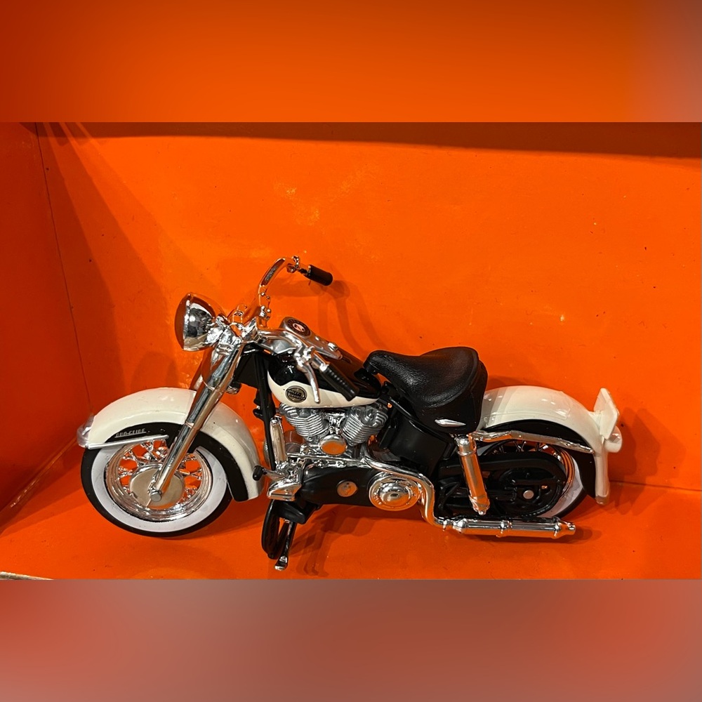 Harley-Davidson ‘58 Duo Glide die-cast replica - Picture 2 of 5